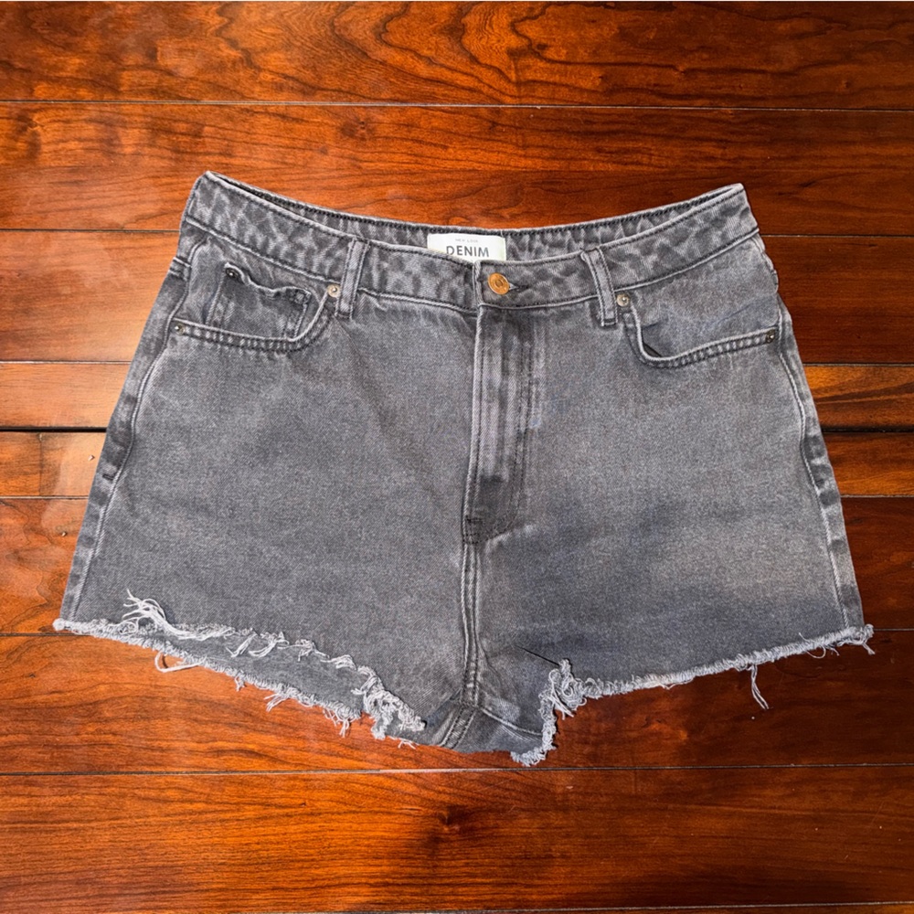 Denim Forum Aritzia Black High Rise Raw hem Jean Shorts Size 10